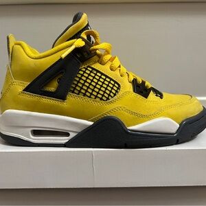 Air Jordan 4 Retro “Lightning” (2021) Size 5y